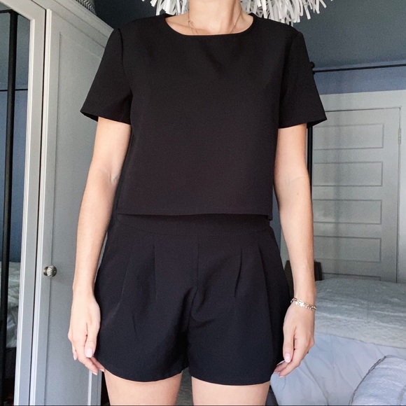 Pleated Shorts and Top Set - Picture 2 of 10